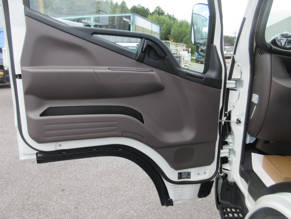 三菱 平ボデー・Wキャブ・シャーシ 小型  2RGーFBAV0 21枚目