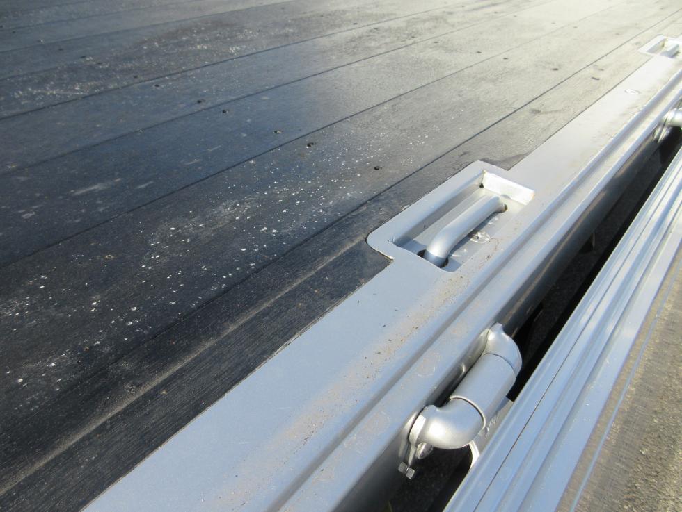 三菱 平ボデー・Wキャブ・シャーシ 中型  2KGーFK65F 24枚目