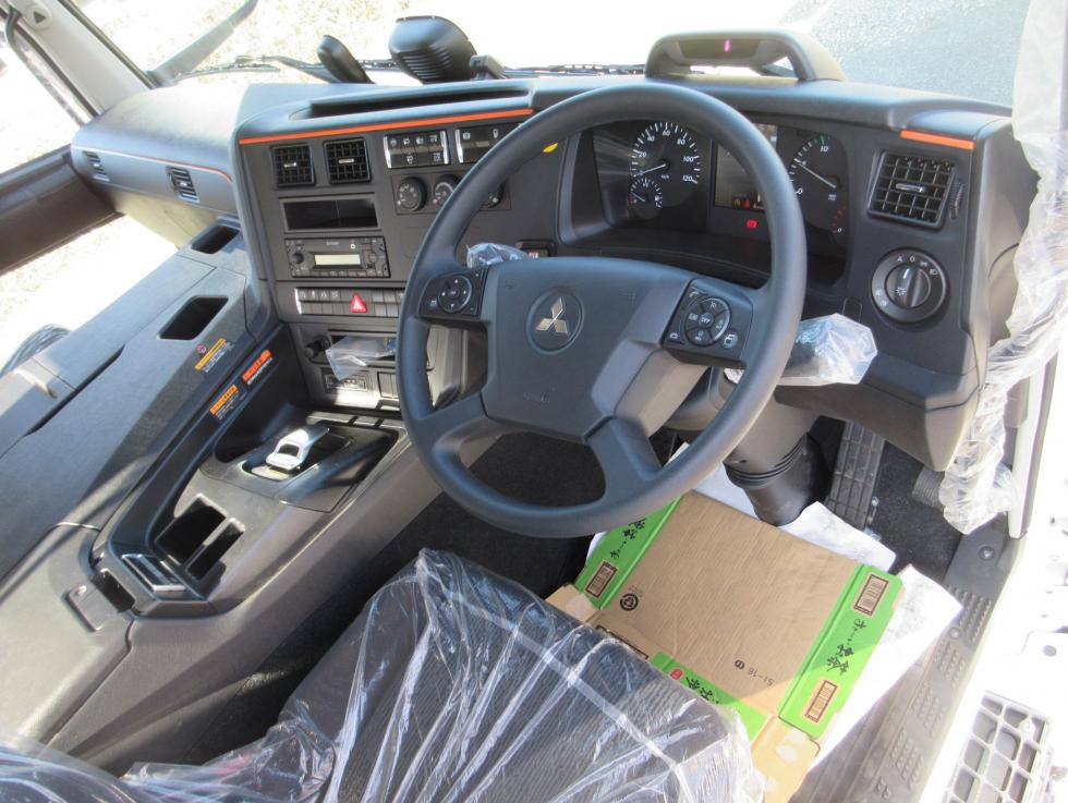 三菱 クレーン付 大型  2PGーFU84VZ 9枚目