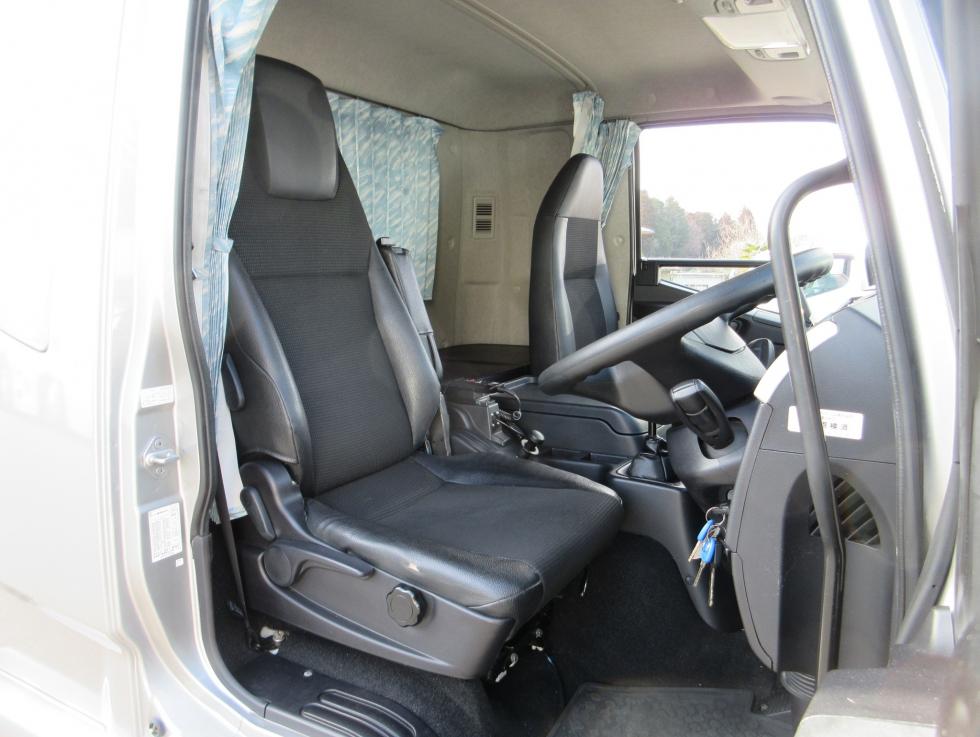 三菱 バン 中型 令和2年9月 2KGーFK65F 7枚目