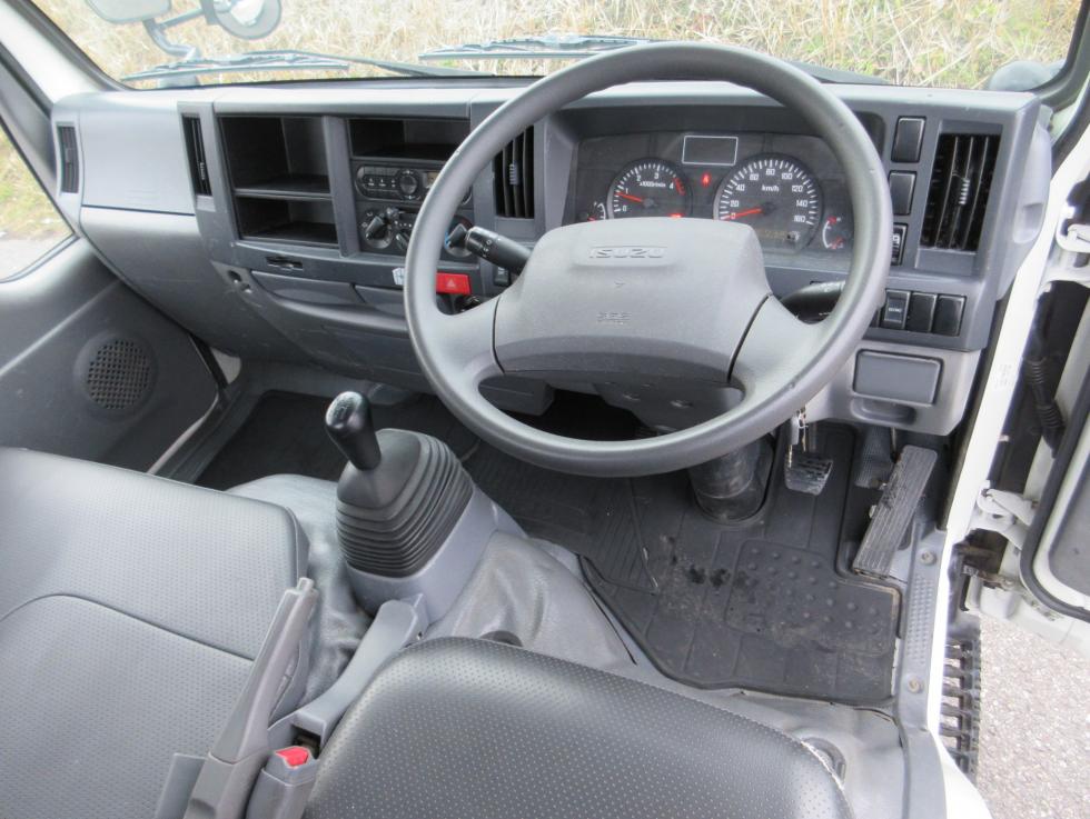 いすゞ 平ボデー・Wキャブ・シャーシ 小型 平成29年6月 TPGーNHR85A 9枚目