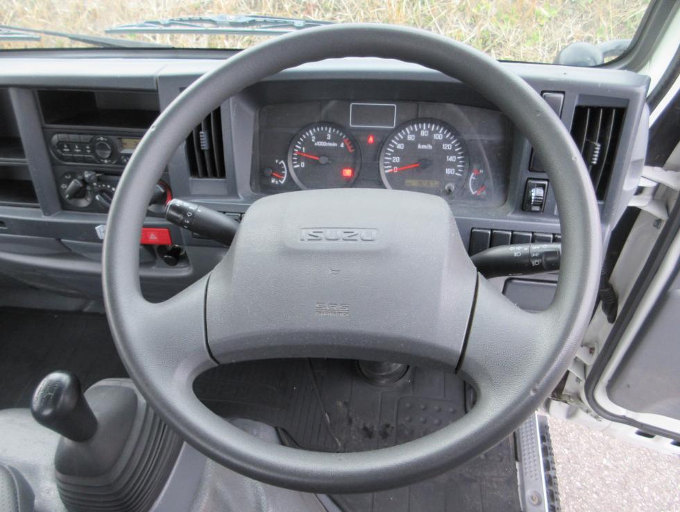 いすゞ 平ボデー・Wキャブ・シャーシ 小型 平成29年6月 TPGーNHR85A 10枚目